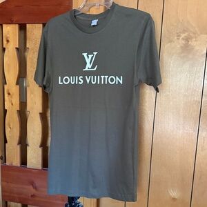 NWOT boutique fashion Tshirt
